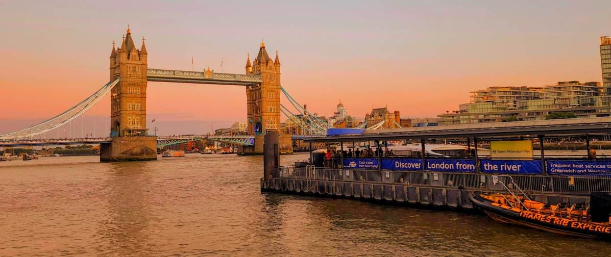 Tower Bridge de Londres al atardecer, una de las 18 paradas del itinerario Londres en 1 día